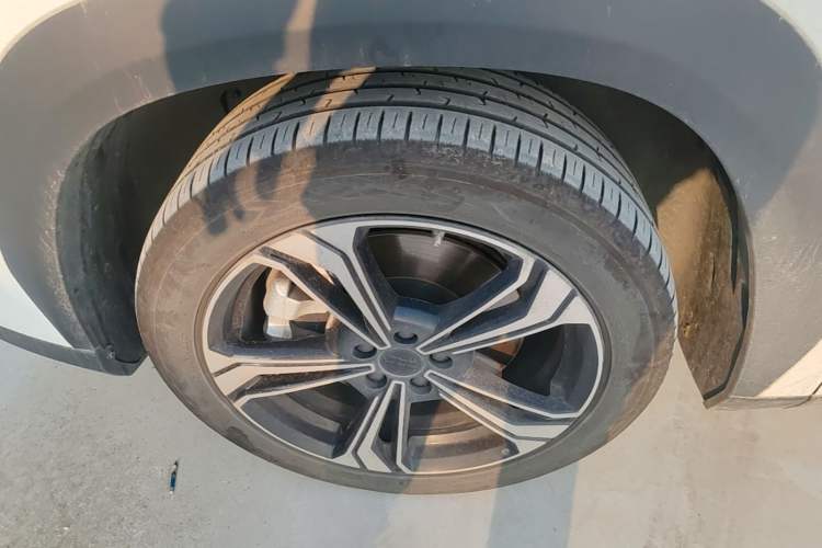 Used Geely Galaxy L7 2025 EM-i 115km Exploration+ Edition Left Front Wheel Hub
