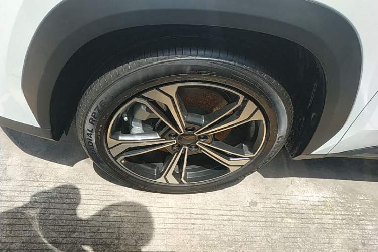 Used Geely Galaxy L7 2025 EM-i 115km Exploration+ Edition Left Front Wheel Hub