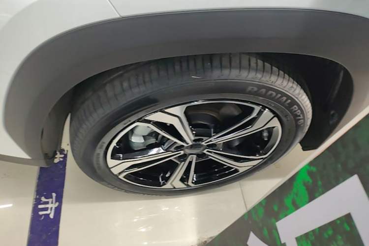 Used Geely Galaxy L7 2025 EM-i 115km Exploration+ Edition Left Front Wheel Hub
