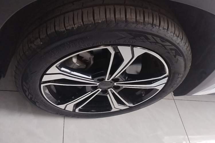 Used Geely Galaxy L7 2025 EM-i 115km Exploration+ Edition Left Front Wheel Hub