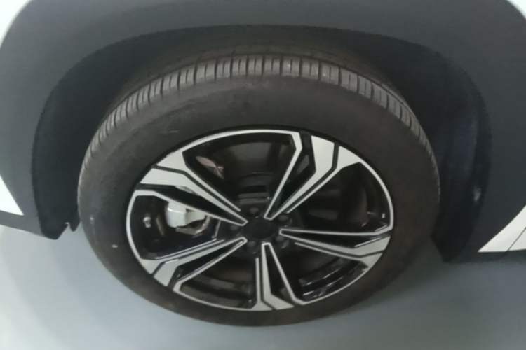 Used Geely Galaxy L7 2025 EM-i 115km Exploration+ Edition Left Front Wheel Hub