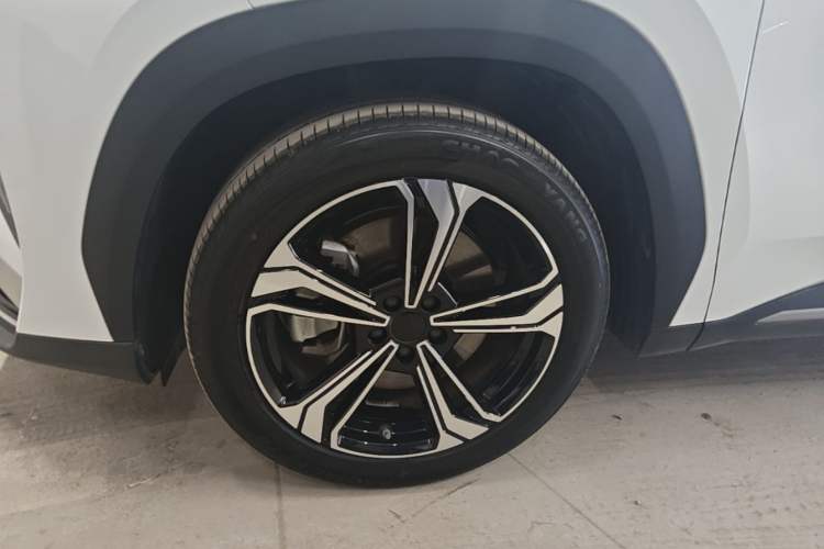 Used Geely Galaxy L7 2025 EM-i 115km Exploration+ Edition Left Front Wheel Hub