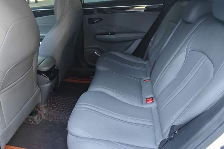 Used Geely Galaxy L7 2025 EM-i 115km Long-Range Version Left Rear Seat