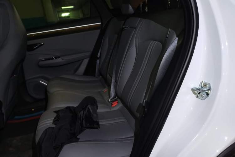 Used Geely Galaxy L7 2025 EM-i 115km Exploration+ Edition Left Rear Seat