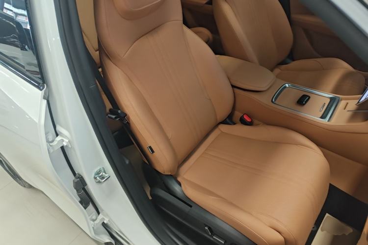 Used Geely Galaxy L7 2025 EM-i 115km Exploration+ Edition Right Front Seat