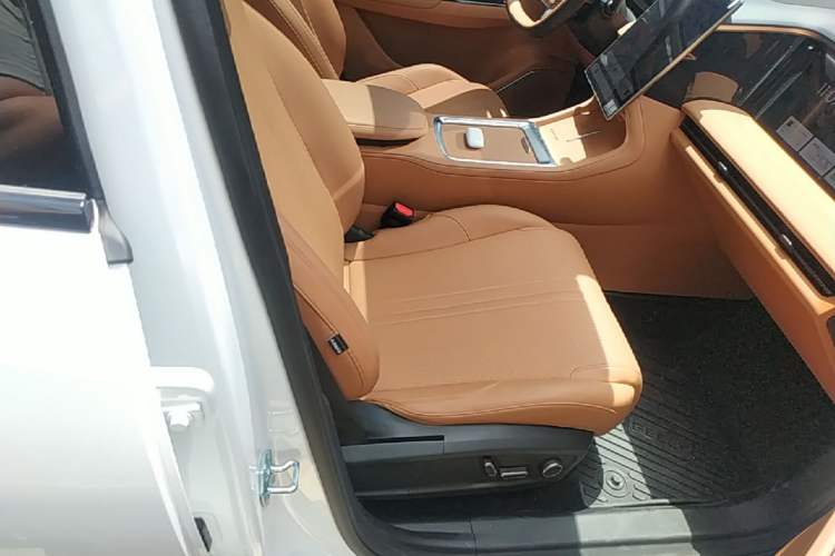 Used Geely Galaxy L7 2025 EM-i 115km Exploration+ Edition Right Front Seat