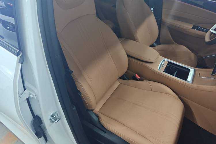 Used Geely Galaxy L7 2025 EM-i 115km Exploration+ Edition Right Front Seat