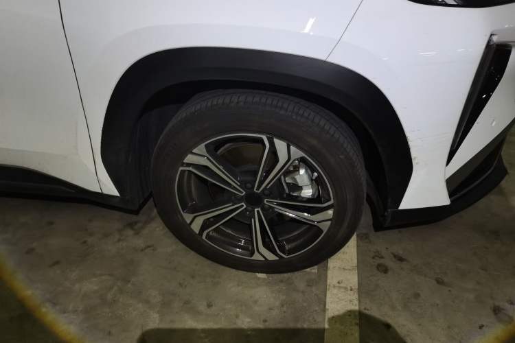 Used Geely Galaxy L7 2025 EM-i 115km Exploration+ Edition Right Front Wheel Hub