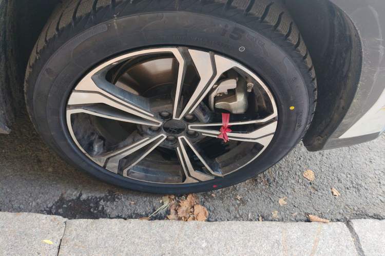 Used Geely Galaxy L7 2025 EM-i 115km Exploration Edition Right Front Wheel Hub