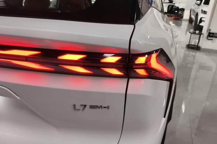 Used Geely Galaxy L7 2025 EM-i 115km Exploration+ Edition Right Rear Taillight