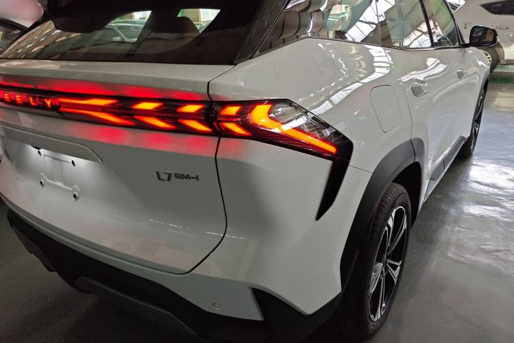 Used Geely Galaxy L7 2025 EM-i 115km Exploration+ Edition Right Rear Taillight