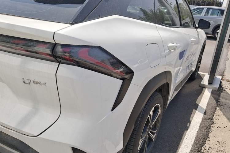 Used Geely Galaxy L7 2025 EM-i 115km Exploration+ Edition Right Rear Taillight