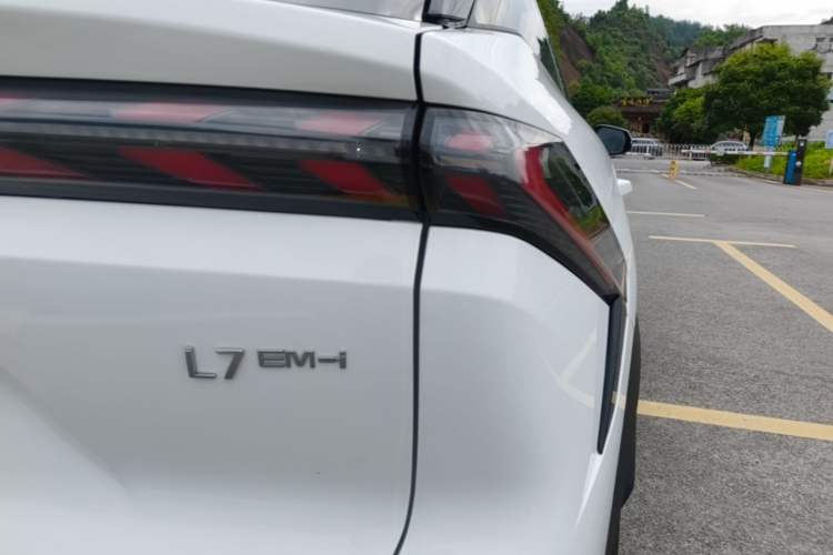 Used Geely Galaxy L7 2025 EM-i 115km Exploration Edition Right Rear Taillight