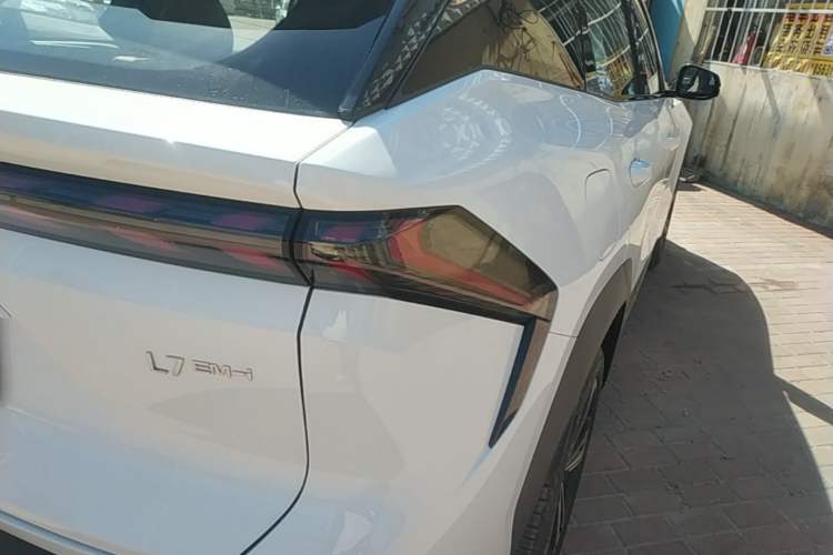 Used Geely Galaxy L7 2025 EM-i 115km Exploration+ Edition Right Rear Taillight