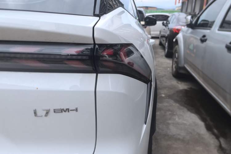 Used Geely Galaxy L7 2025 EM-i 115km Exploration+ Edition Right Rear Taillight
