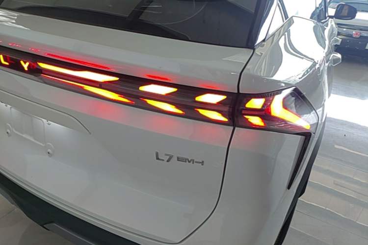 Used Geely Galaxy L7 2025 EM-i 115km Exploration+ Edition Right Rear Taillight