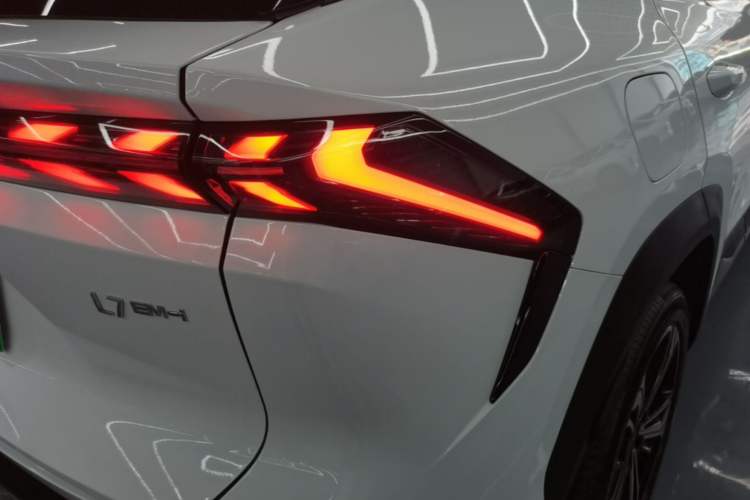 Used Geely Galaxy L7 2025 EM-i 115km Exploration+ Edition Right Rear Taillight