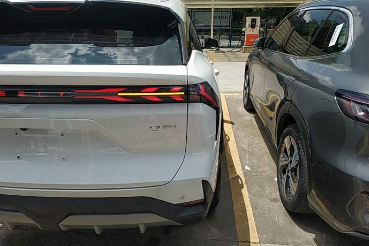 Used Geely Galaxy L7 2025 EM-i 115km Exploration+ Edition Right Rear Taillight