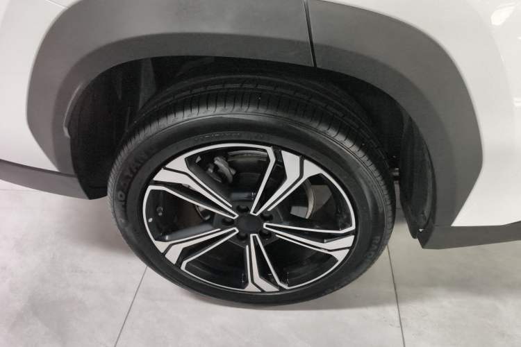 Used Geely Galaxy L7 2025 EM-i 115km Exploration+ Edition Right Rear Wheel Hub