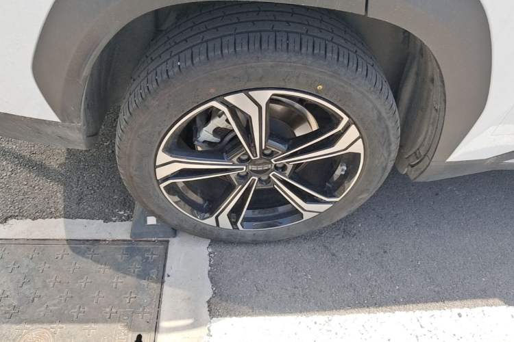 Used Geely Galaxy L7 2025 EM-i 115km Exploration+ Edition Right Rear Wheel Hub