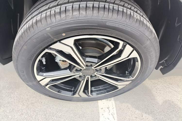 Used Geely Galaxy L7 2025 EM-i 115km Exploration+ Edition Right Rear Wheel Hub