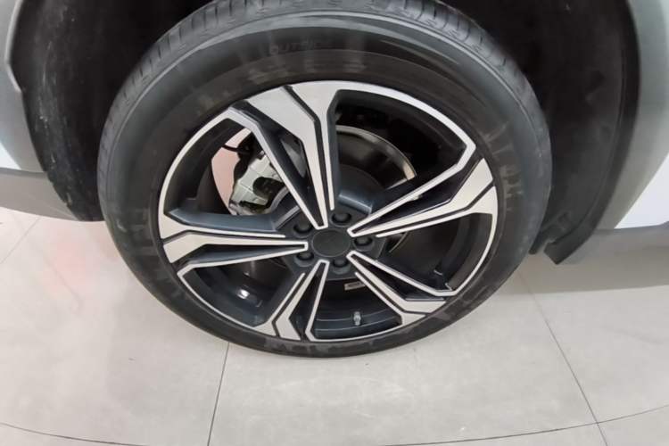 Used Geely Galaxy L7 2025 EM-i 115km Exploration+ Edition Right Rear Wheel Hub