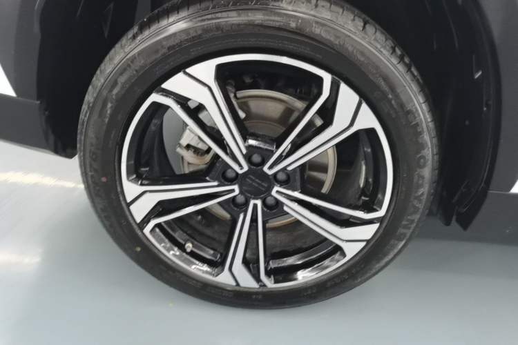 Used Geely Galaxy L7 2025 EM-i 115km Exploration+ Edition Right Rear Wheel Hub