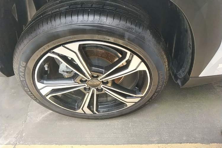 Used Geely Galaxy L7 2025 EM-i 115km Exploration+ Edition Right Rear Wheel Hub