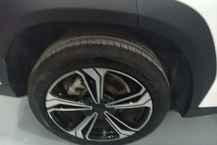 Used Geely Galaxy L7 2025 EM-i 115km Exploration+ Edition Right Rear Wheel Hub