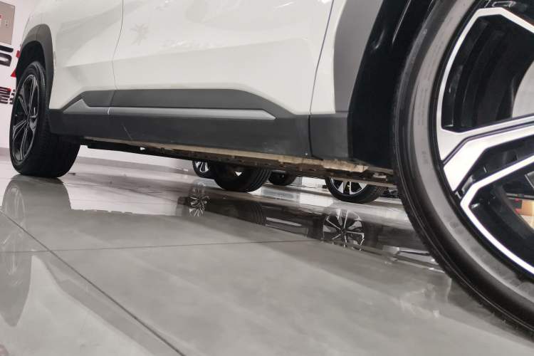 Used Geely Galaxy L7 2025 EM-i 115km Exploration+ Edition Right Side Sill