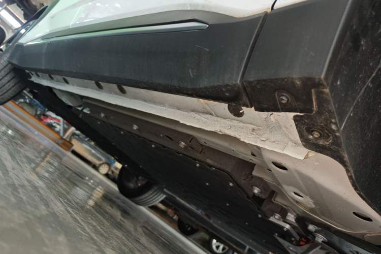 Used Geely Galaxy L7 2025 EM-i 115km Exploration+ Edition Right Side Sill