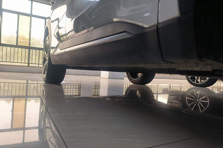 Used Geely Galaxy L7 2025 EM-i 115km Exploration+ Edition Right Side Sill