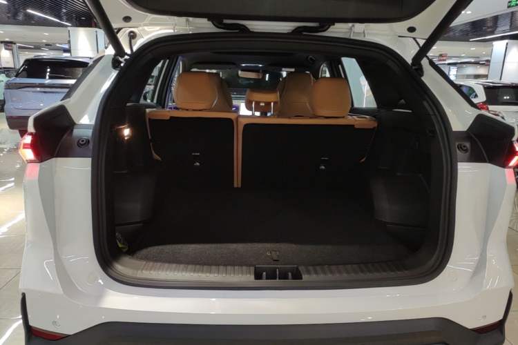 Used Geely Galaxy L7 2025 EM-i 115km Exploration+ Edition Trunk