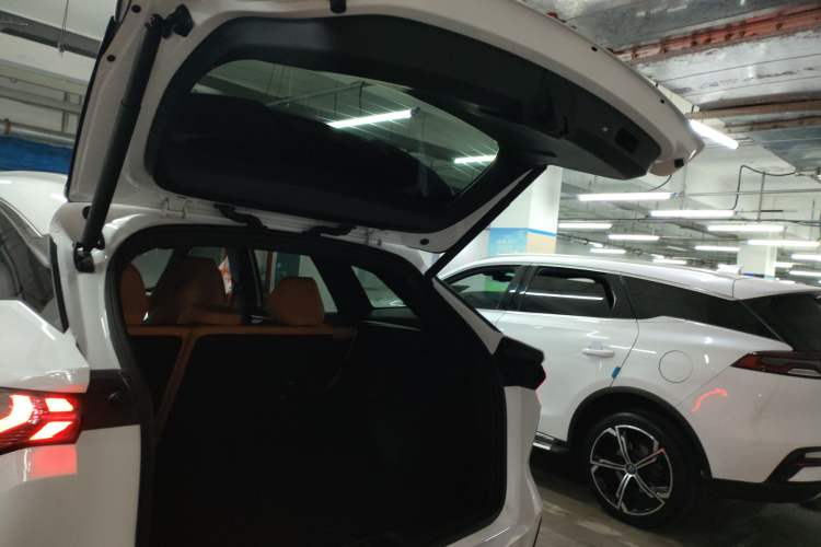 Used Geely Galaxy L7 2025 EM-i 115km Exploration+ Edition Trunk