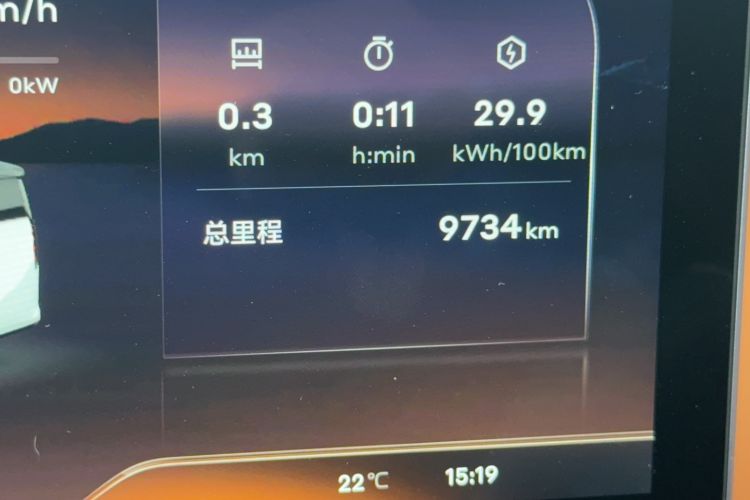 Used Geely Galaxy LEVC L380 2025 805 km Flagship Version All-Wheel Drive Odometer Close Up