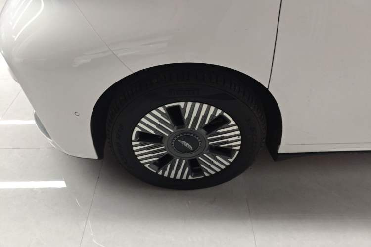 Used Geely Galaxy LEVC L380 2024 140-Degree 6-Seater All-Wheel-Drive Ultra Exterior 7