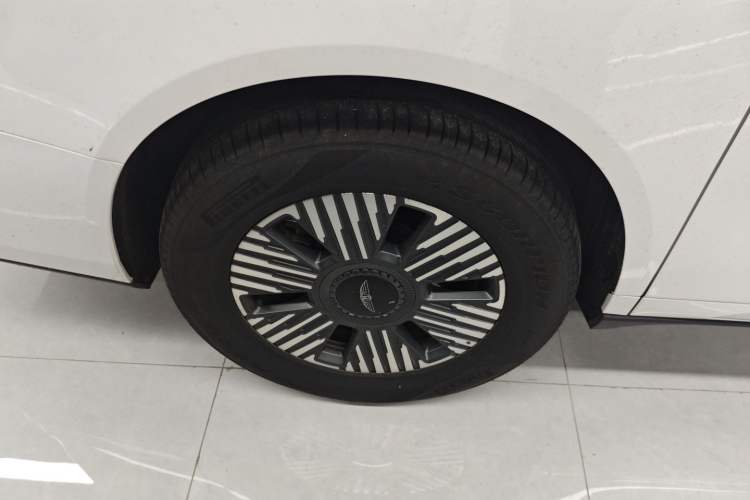 Used Geely Galaxy LEVC L380 2024 140-Degree 6-Seater All-Wheel-Drive Ultra Exterior 8