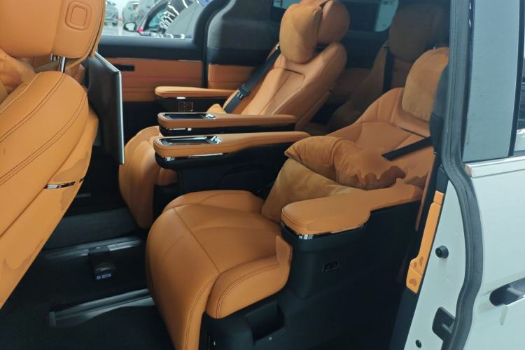 Used Geely Galaxy LEVC L380 2024 140-Degree 6-Seater All-Wheel-Drive Ultra Interior 4