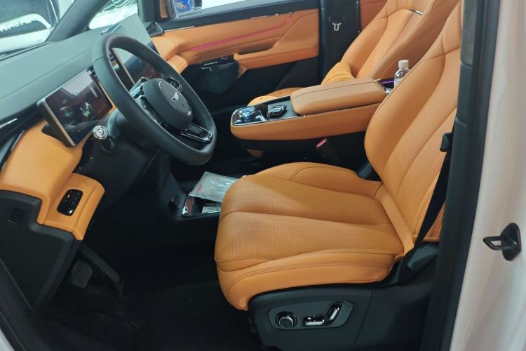 Used Geely Galaxy LEVC L380 2024 140-Degree 6-Seater All-Wheel-Drive Ultra Left Front Seat