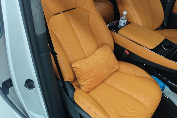 Used Geely Galaxy LEVC L380 2024 140-Degree 6-Seater All-Wheel-Drive Ultra Right Front Seat