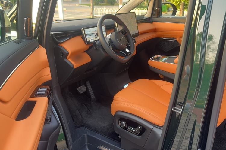 Used Geely Galaxy LEVC L380 2024 140-Degree 6-Seater All-Wheel-Drive Ultra Driver Seat