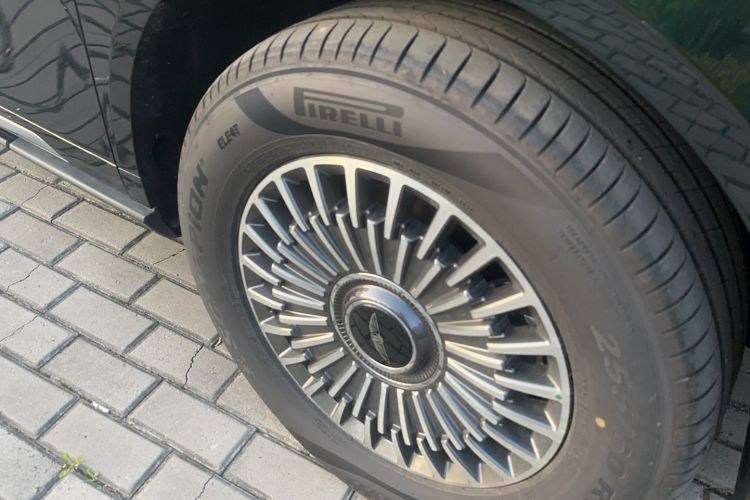 Used Geely Galaxy LEVC L380 2024 140-Degree 6-Seater All-Wheel-Drive Ultra Exterior 2