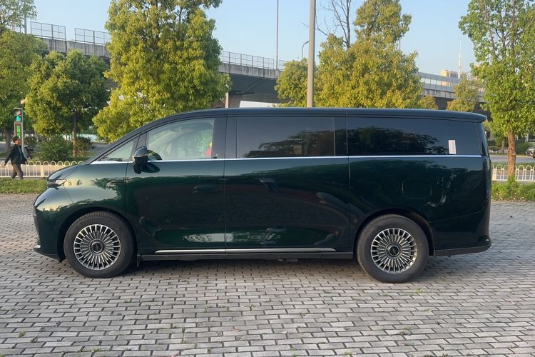 Used Geely Galaxy LEVC L380 2024 140-Degree 6-Seater All-Wheel-Drive Ultra Exterior 3