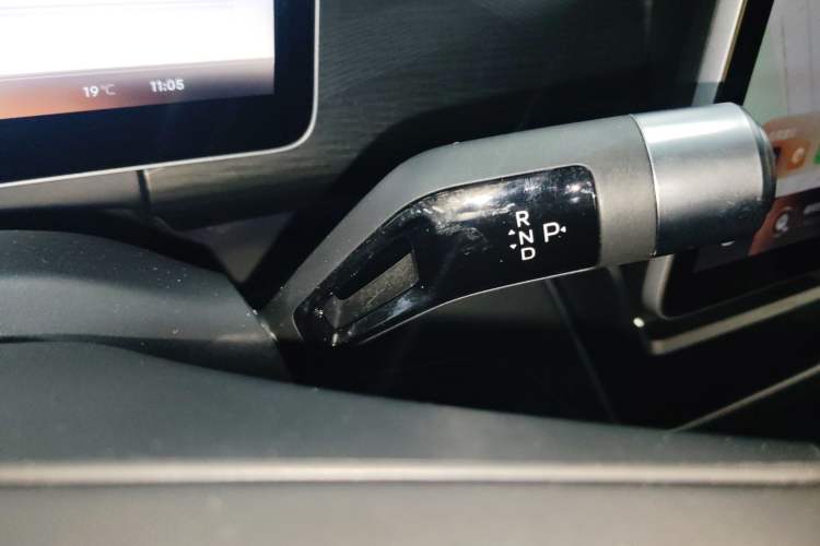 Used Geely Galaxy LEVC L380 2024 100 kWh 6-Seater Two-Wheel Drive Air Gear Lever
