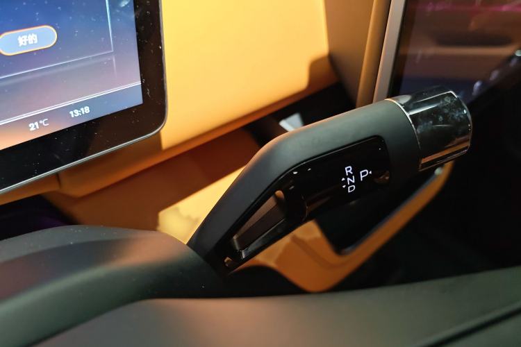 Used Geely Galaxy LEVC L380 2024 140-Degree 6-Seater All-Wheel-Drive Ultra Gear Lever