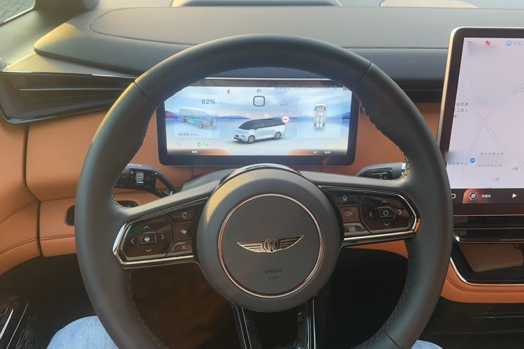 Used Geely Galaxy LEVC L380 2024 140-Degree 6-Seater All-Wheel-Drive Ultra Instrument Cluster