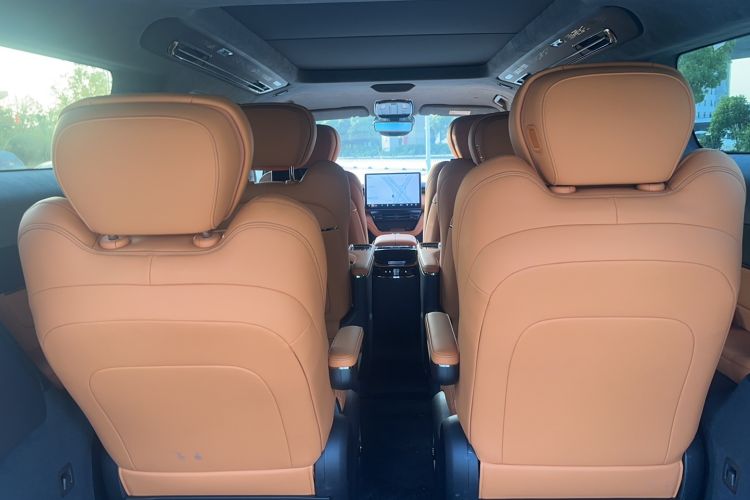 Used Geely Galaxy LEVC L380 2024 140-Degree 6-Seater All-Wheel-Drive Ultra Interior 1