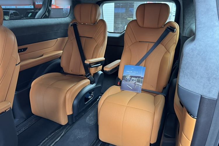 Used Geely Galaxy LEVC L380 2024 140-Degree 6-Seater All-Wheel-Drive Ultra Interior 12