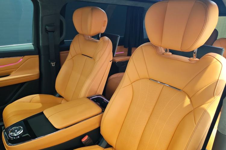 Used Geely Galaxy LEVC L380 2024 140-Degree 6-Seater All-Wheel-Drive Ultra Interior 14