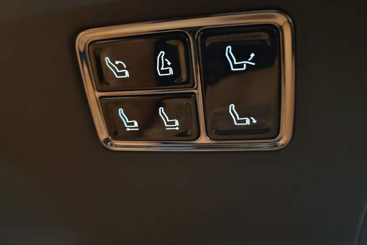 Used Geely Galaxy LEVC L380 2024 140-Degree 6-Seater All-Wheel-Drive Ultra Interior 15